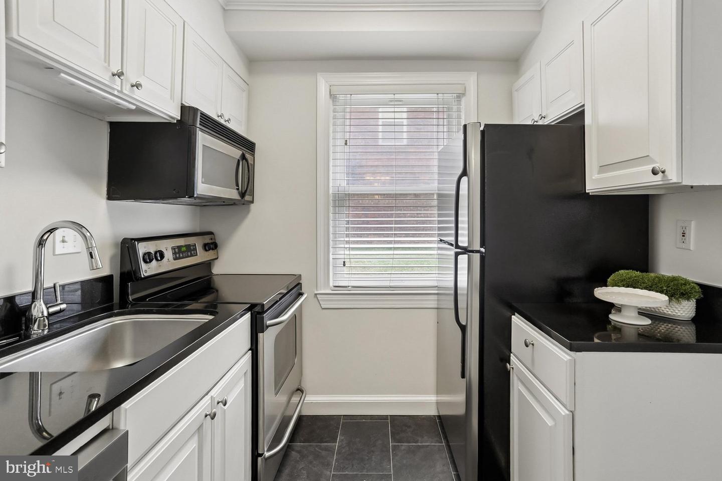 719 S Saint Asaph St #107 Property Photo 11