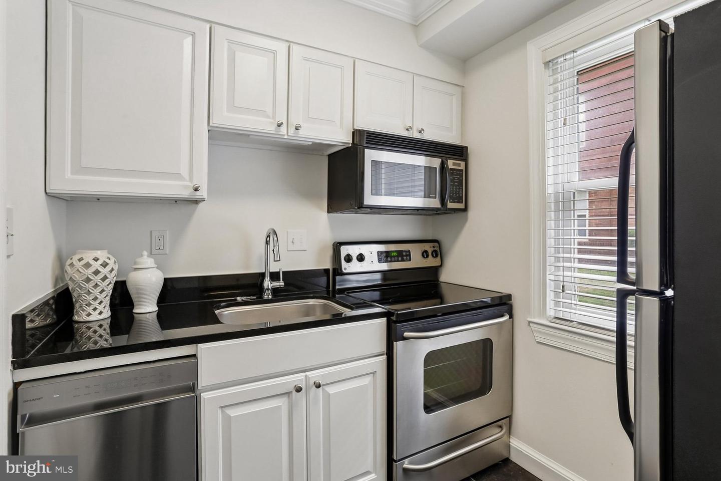 719 S Saint Asaph St #107 Property Photo 12