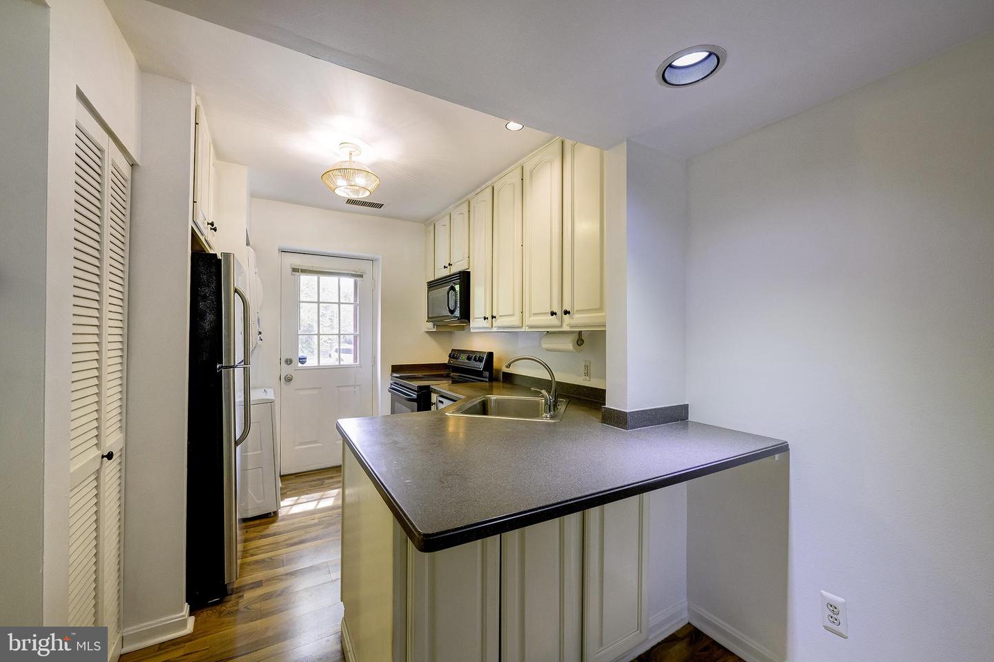 1403 E Abingdon Dr #2 Property Photo 9