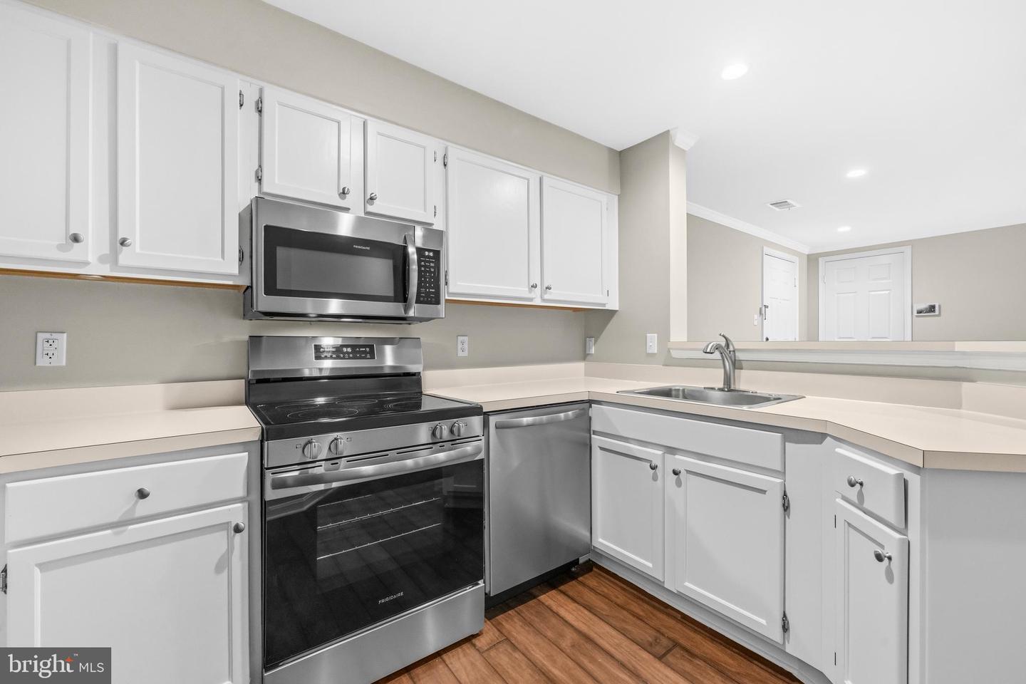 1100 Quaker Hill Dr #129 Property Photo 10