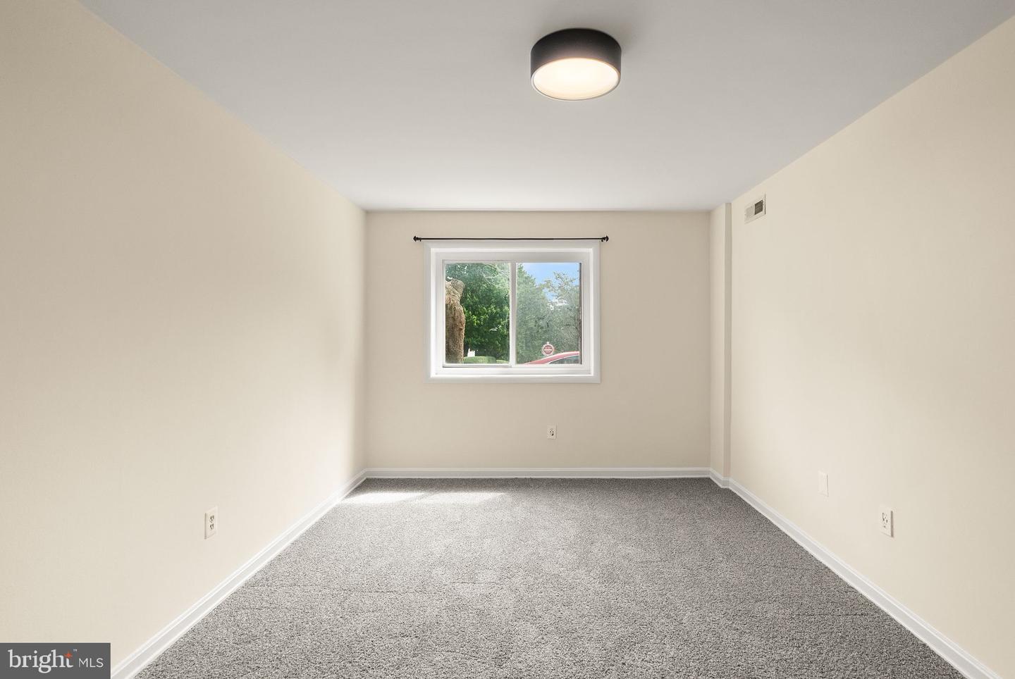 3240 S 28th St #101 Property Photo 22