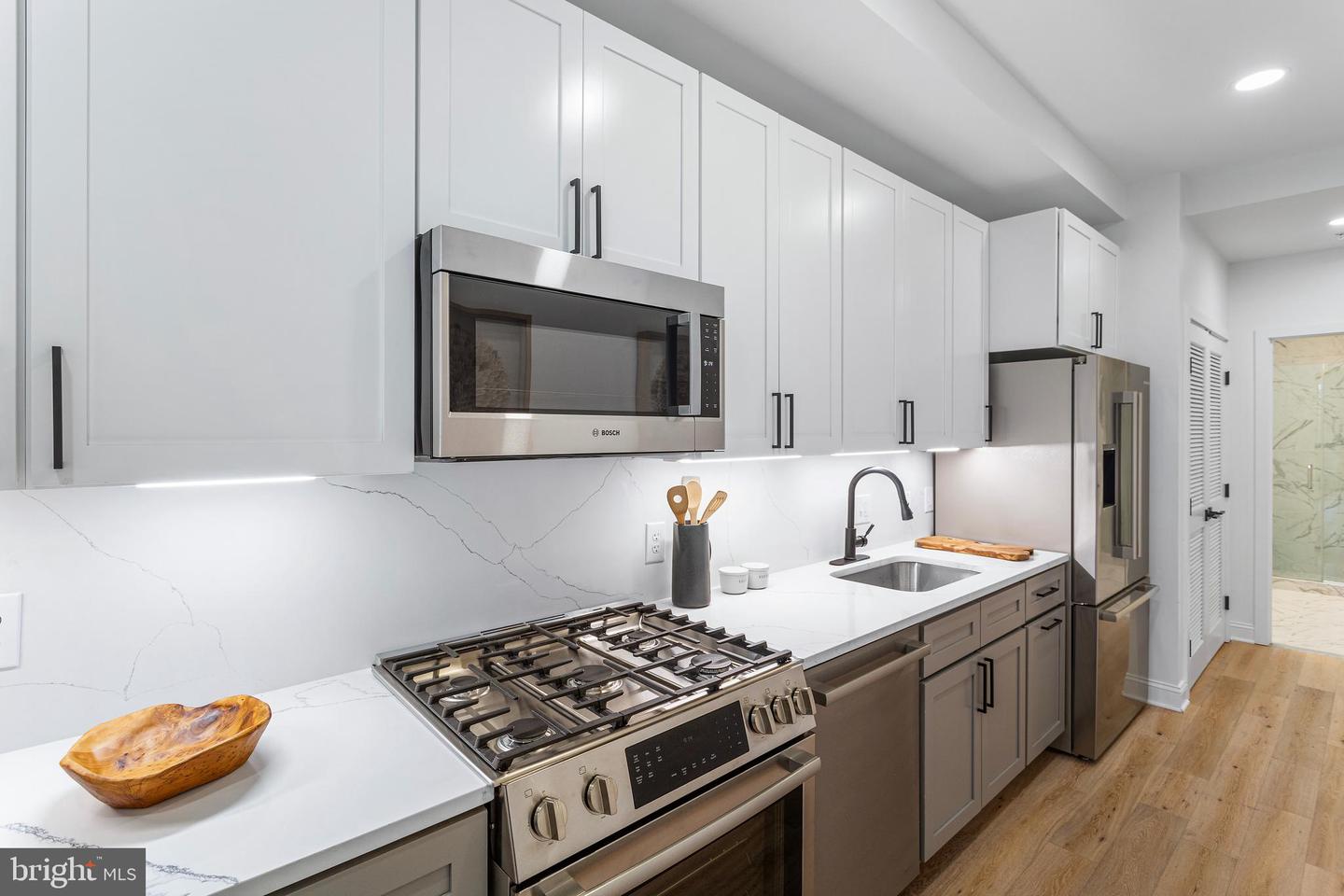 1229 King St #201-1 Property Photo 1
