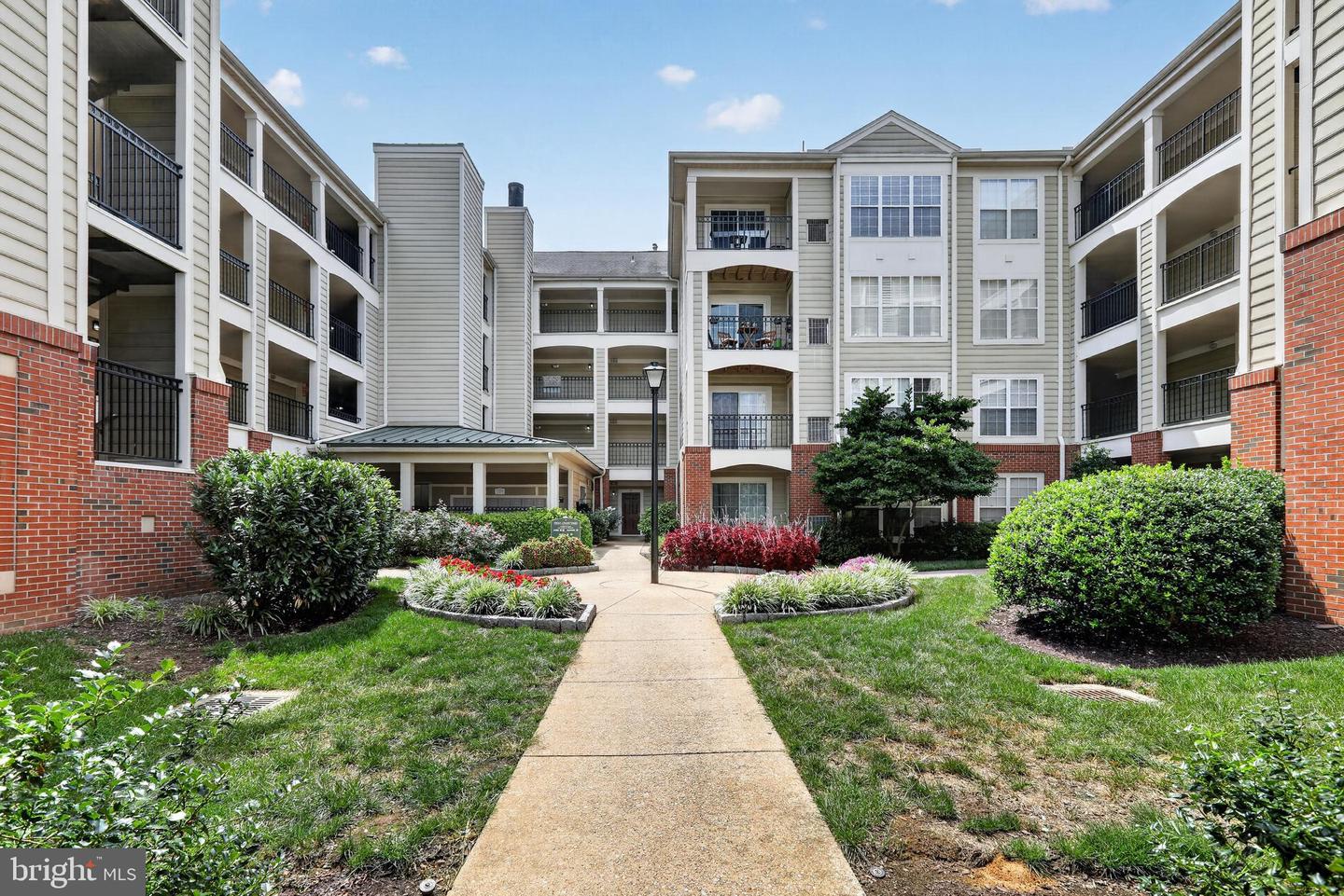 1100 Quaker Hill Dr #326 Property Photo 1