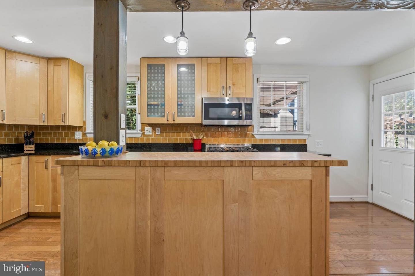 1002 N Columbus St N Property Photo 13