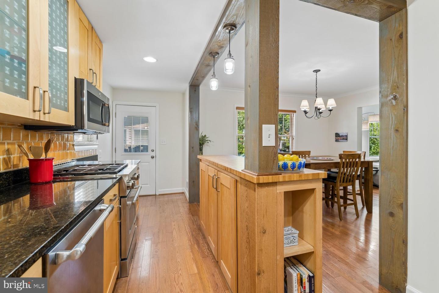 1002 N Columbus St N Property Photo 15