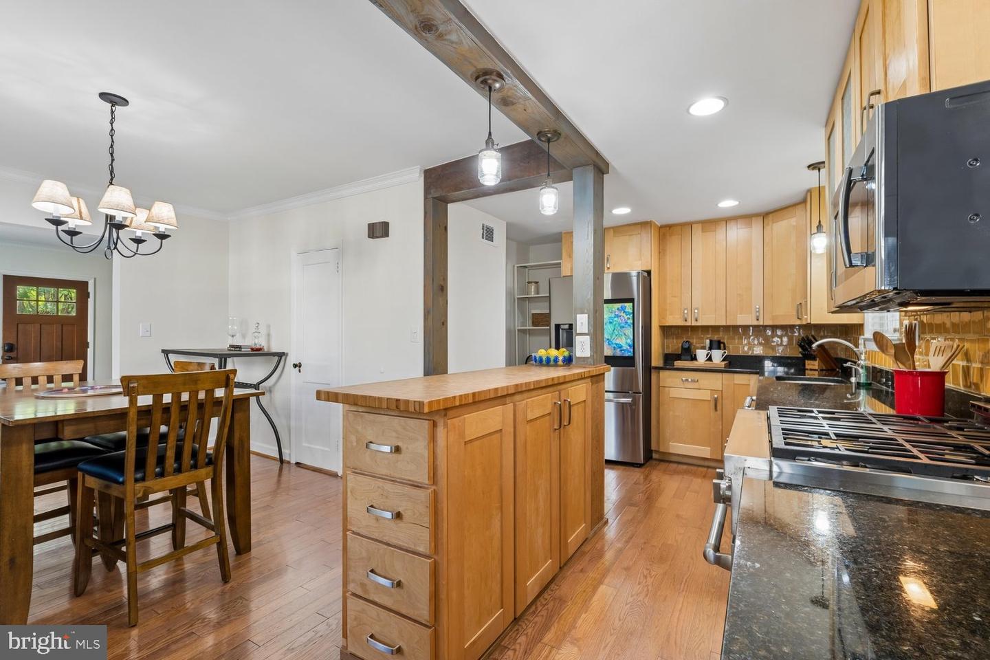 1002 N Columbus St N Property Photo 16