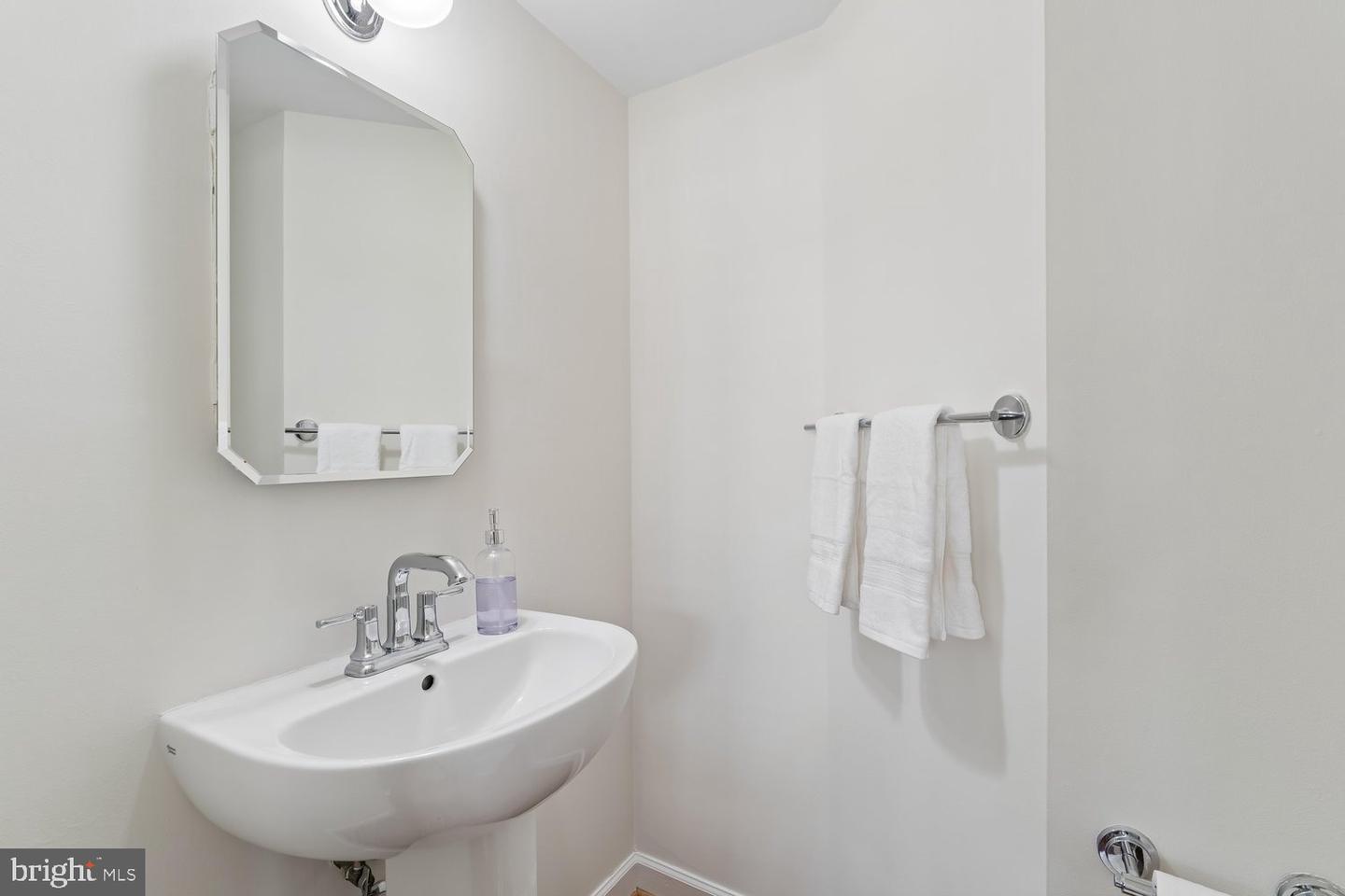 1002 N Columbus St N Property Photo 18