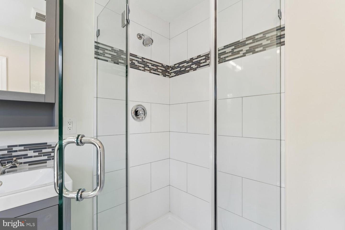 1002 N Columbus St N Property Photo 23