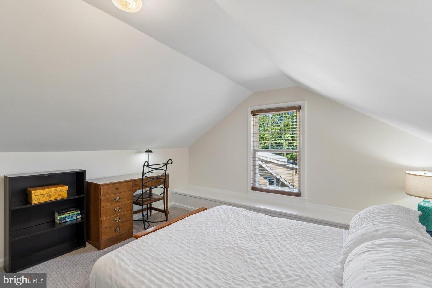 1002 N Columbus St N Property Photo 30
