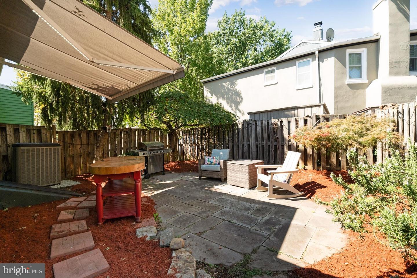 1002 N Columbus St N Property Photo 38