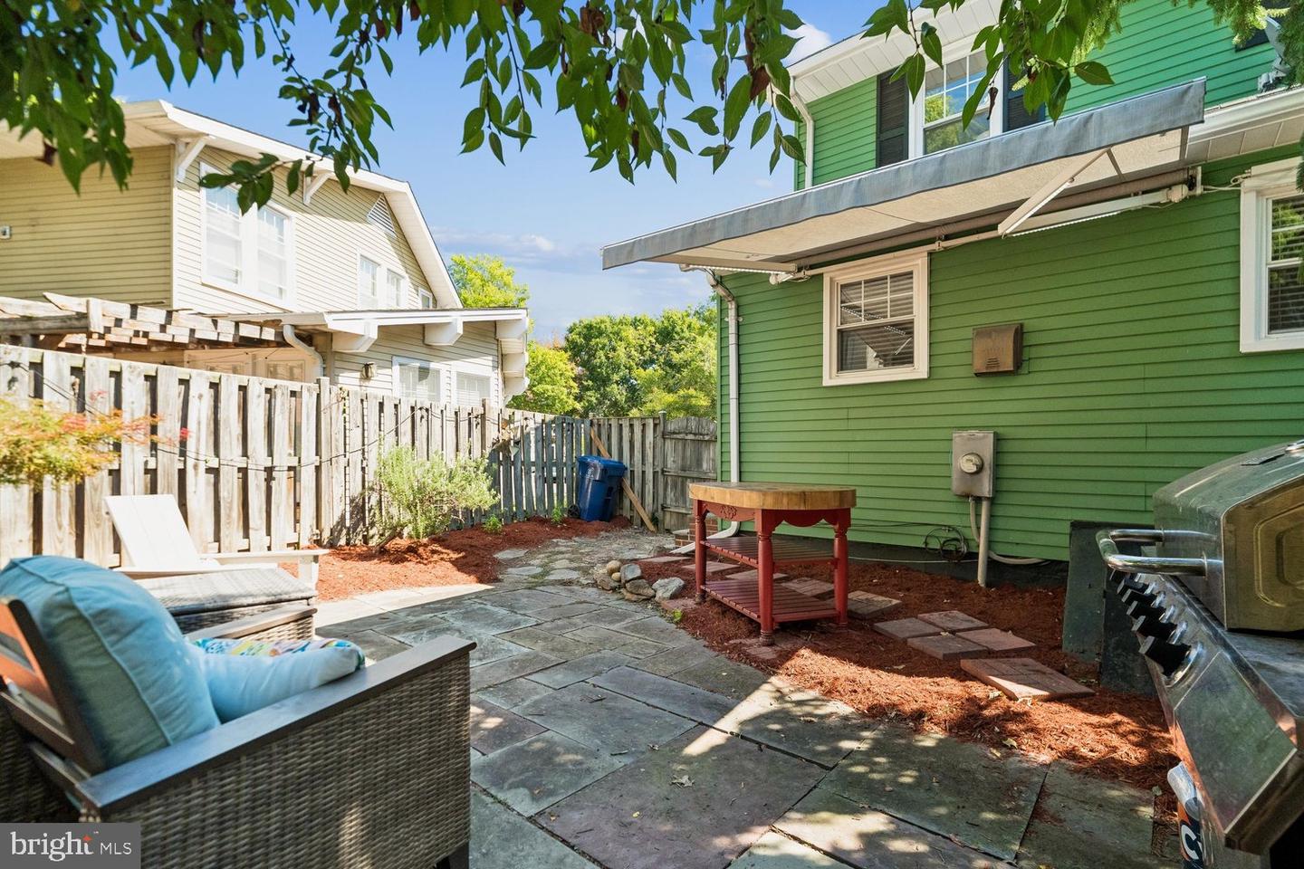 1002 N Columbus St N Property Photo 40