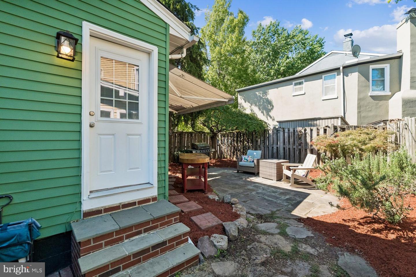 1002 N Columbus St N Property Photo 42