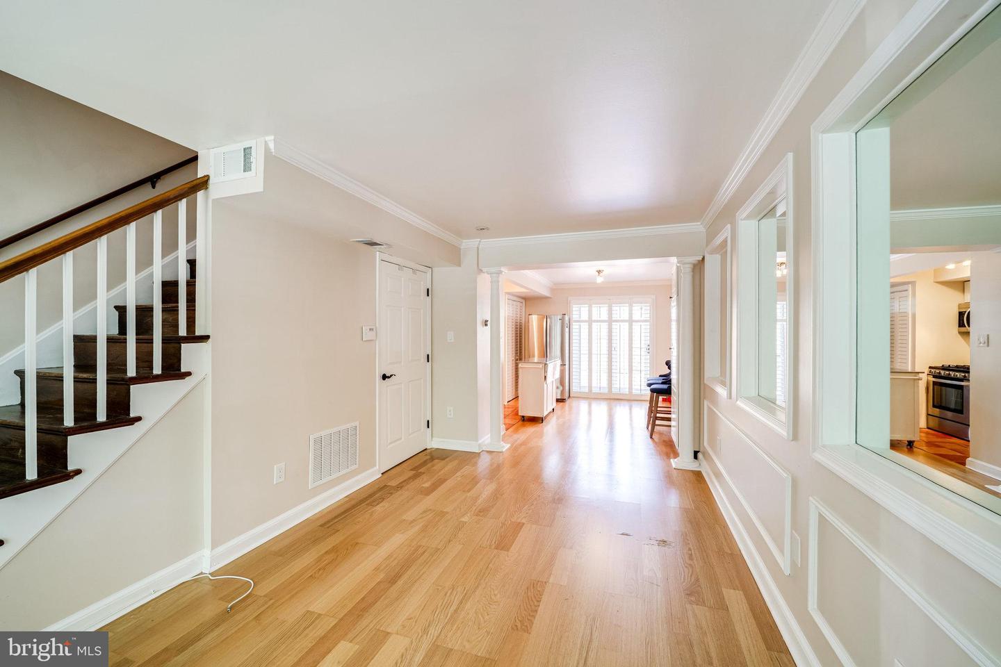 1317 Queen St Property Photo 4