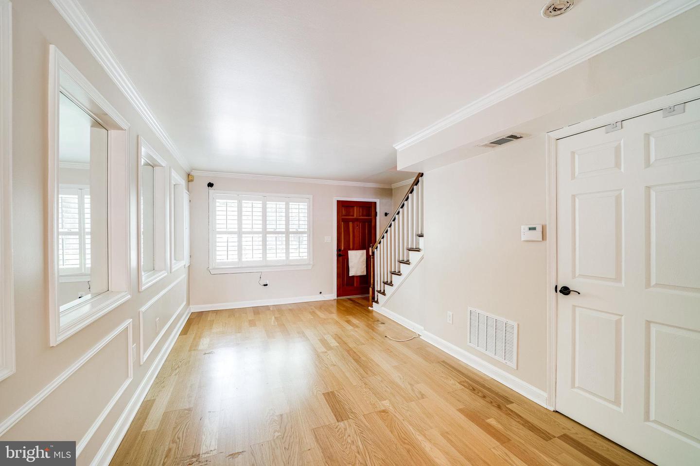 1317 Queen St Property Photo 5