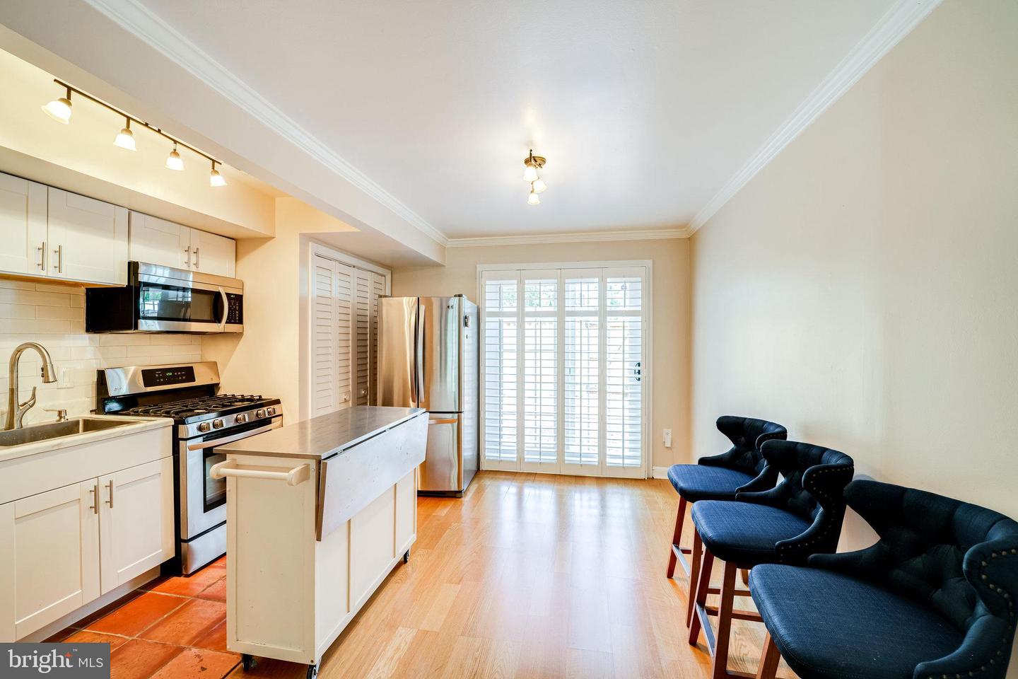 1317 Queen St Property Photo 6