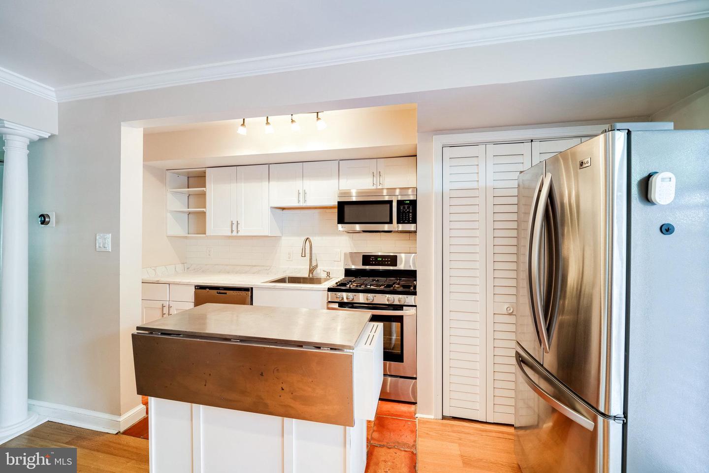 1317 Queen St Property Photo 9