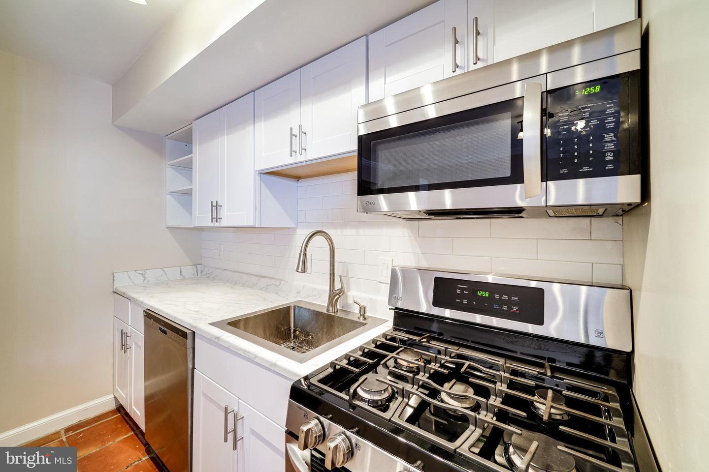 1317 Queen St Property Photo 10