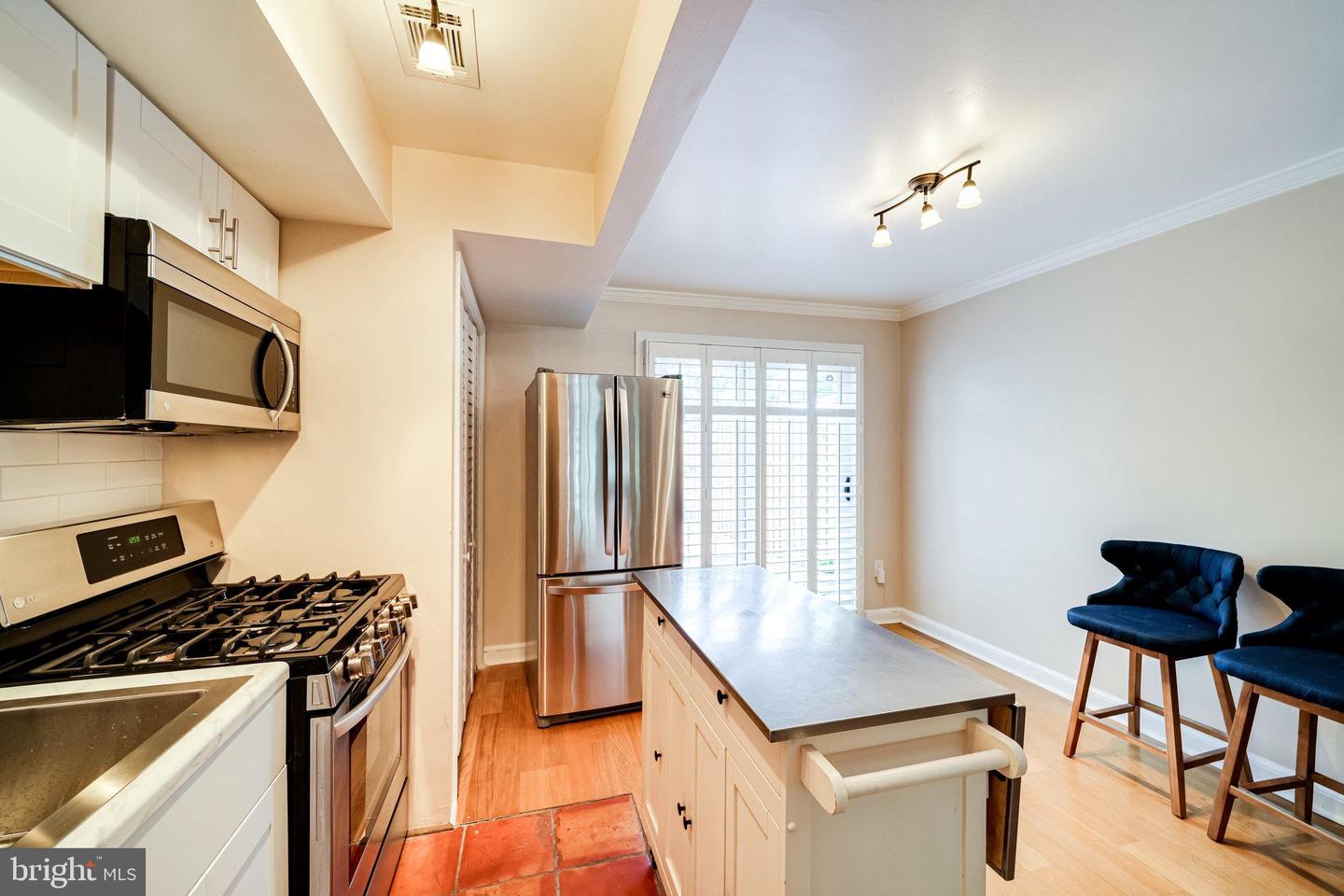 1317 Queen St Property Photo 11