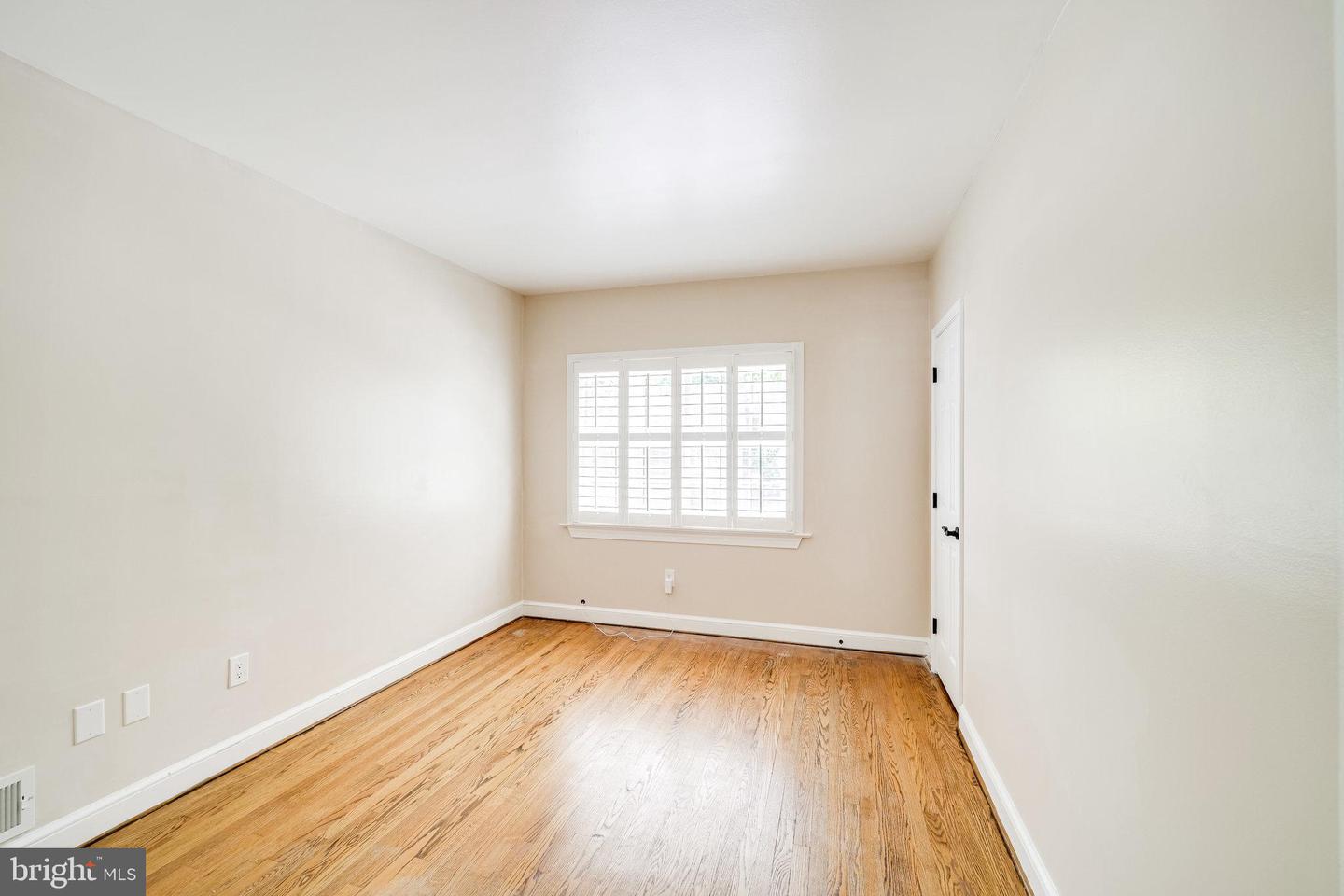 1317 Queen St Property Photo 17