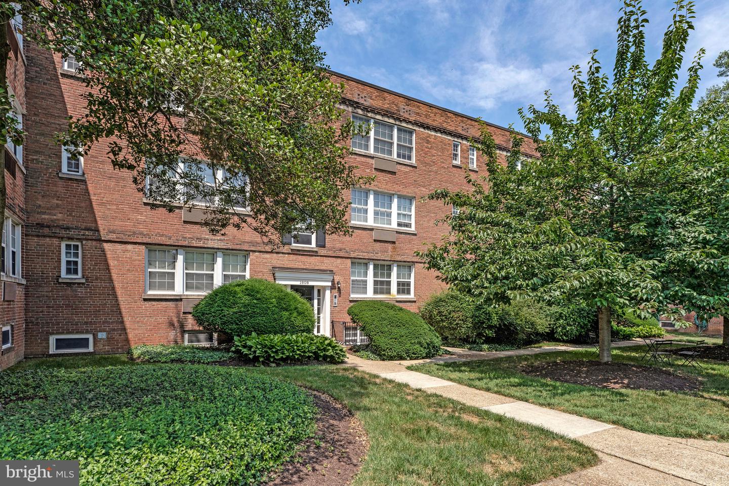 1808 W Abingdon Dr #301 Property Photo 1