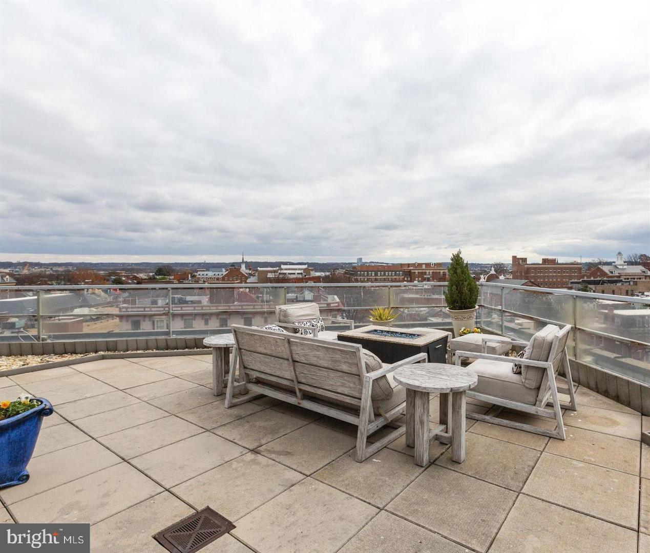 815 King St #4a Property Photo 1