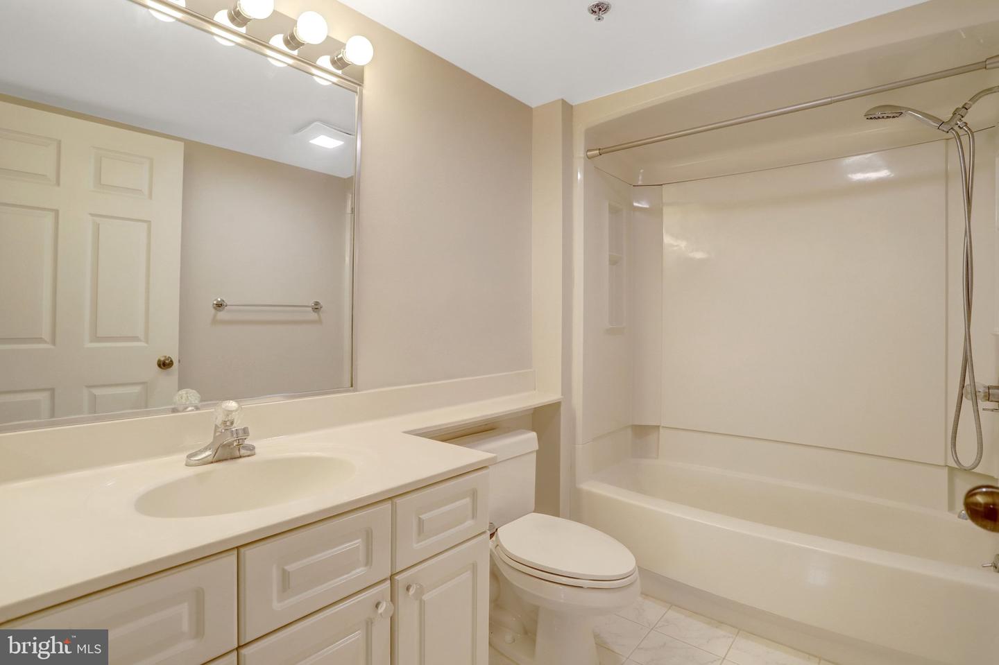 2151 Jamieson Ave #1604 Property Photo 19