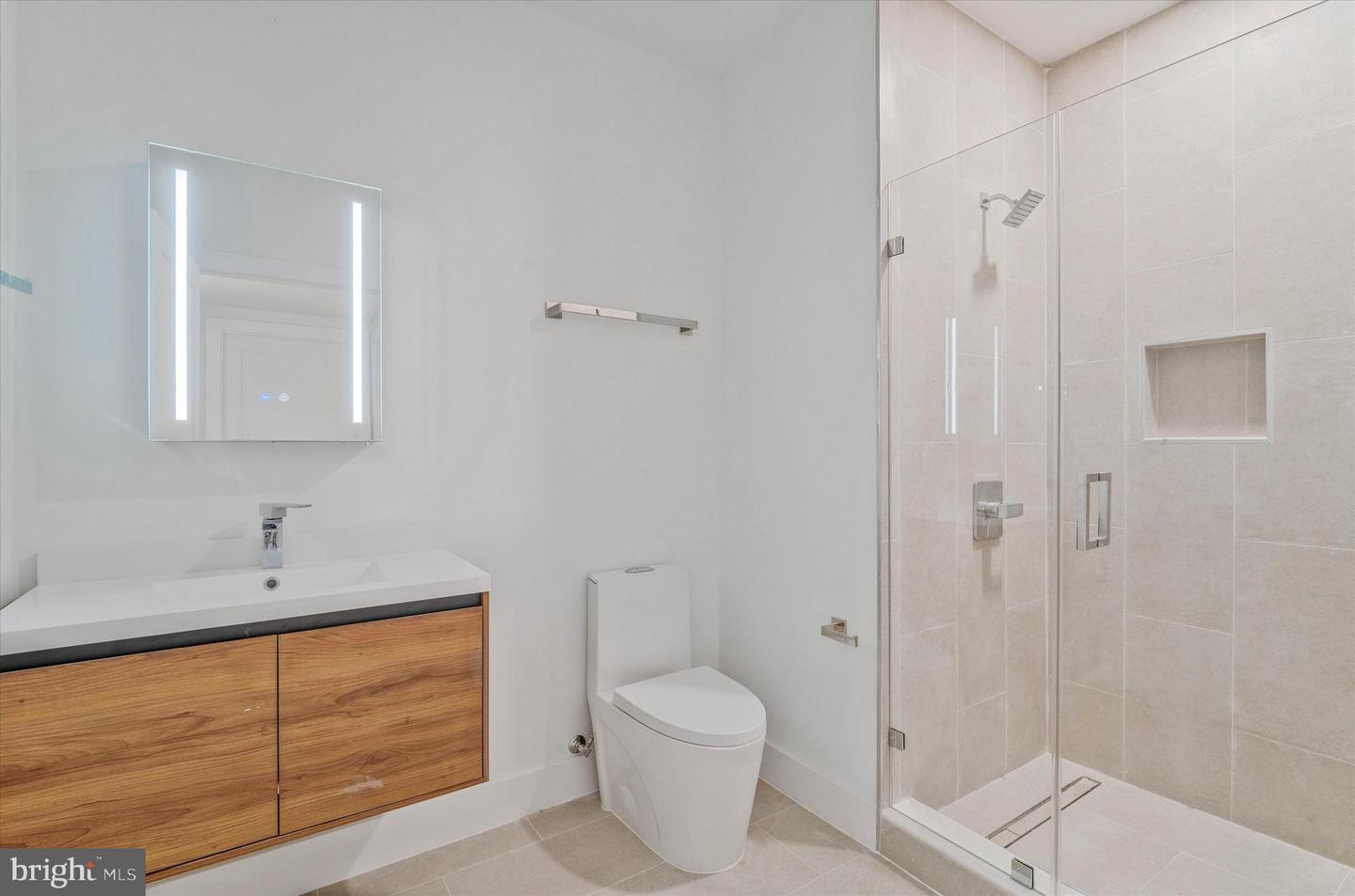 228 Glebe Rd W #301 Property Photo 11