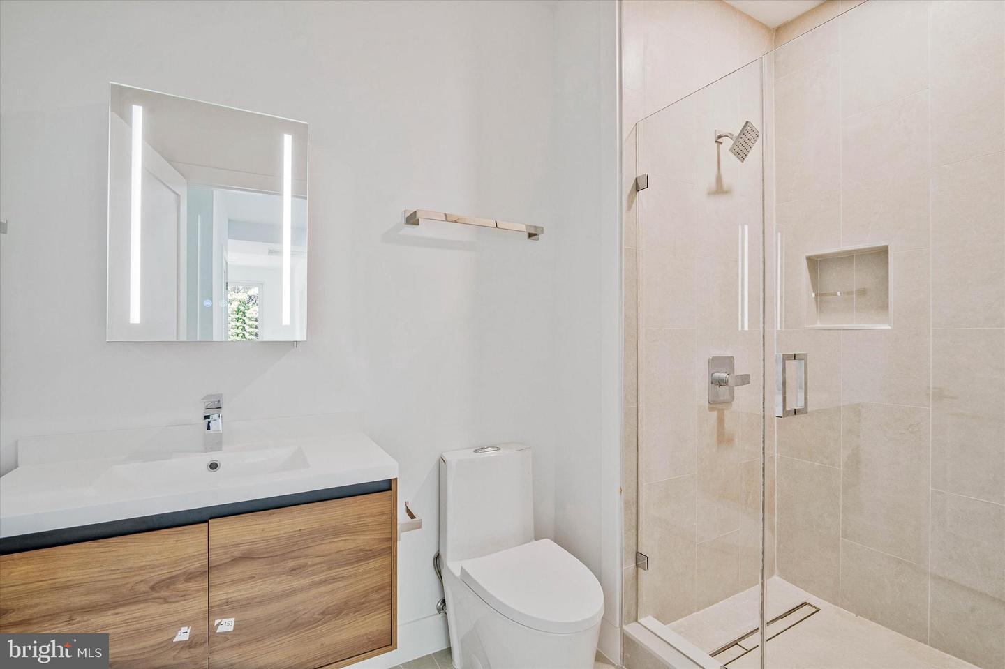 228 Glebe Rd W #301 Property Photo 13