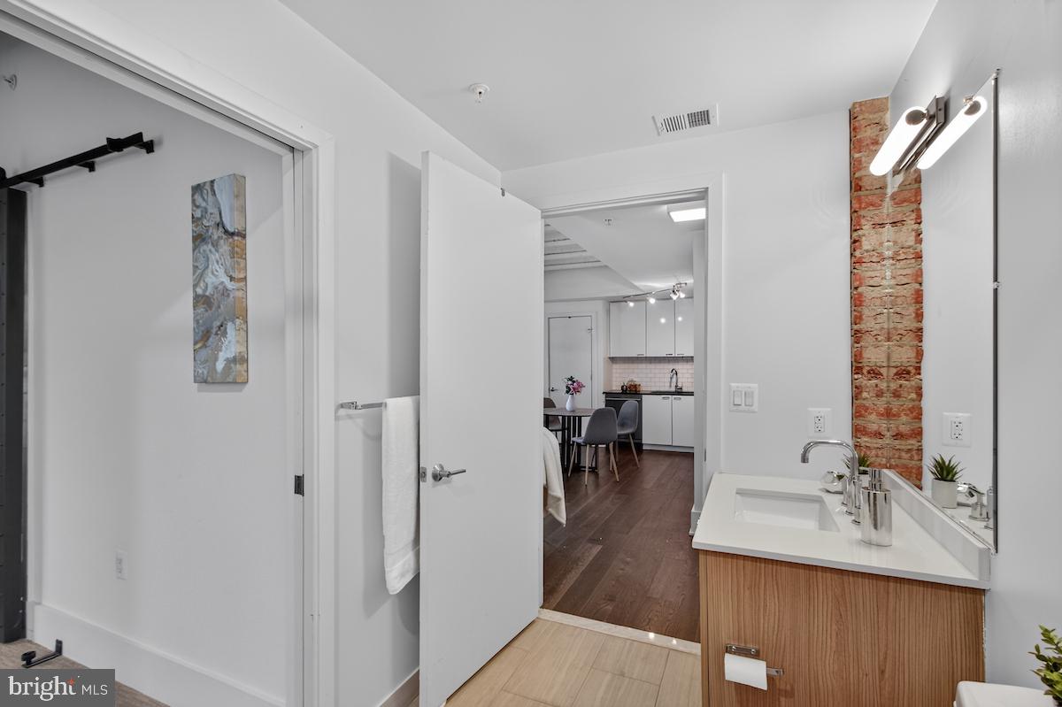 515 N Washington St #105 Property Photo 49