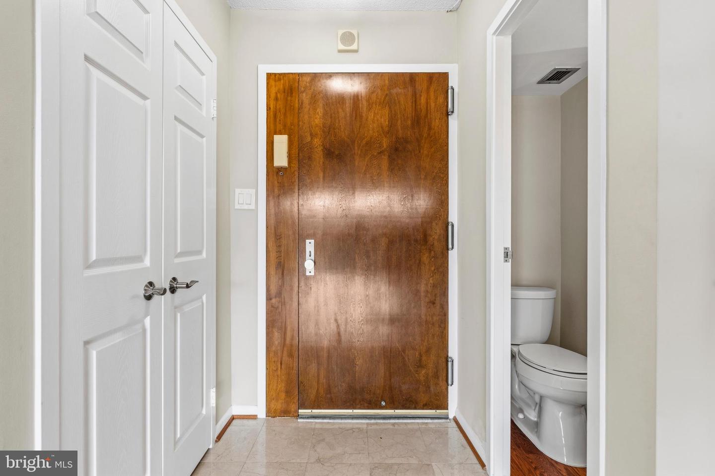 400 Madison St #310 Property Photo 4