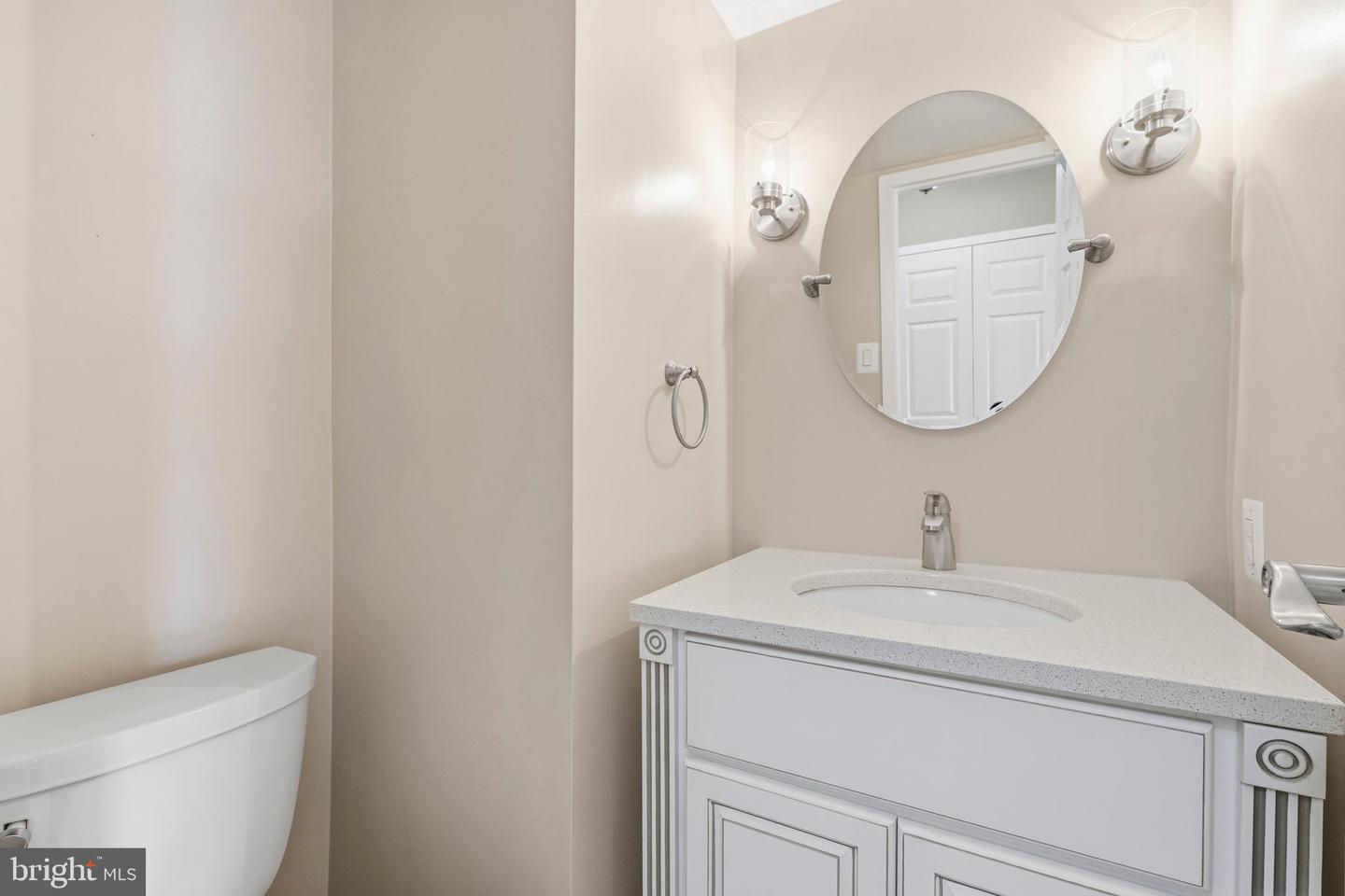 400 Madison St #310 Property Photo 5