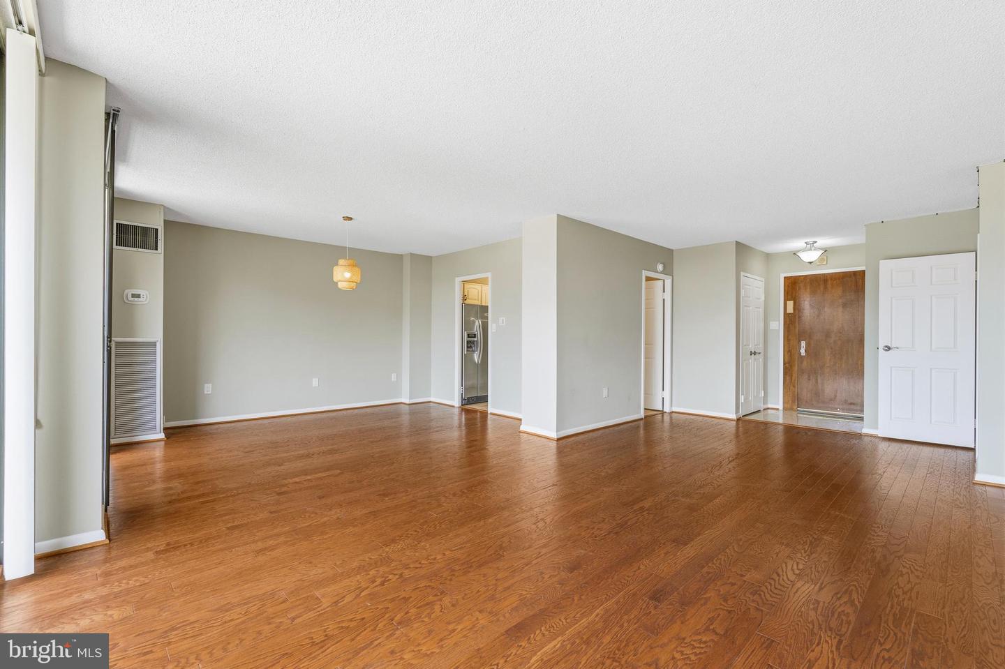 400 Madison St #310 Property Photo 6