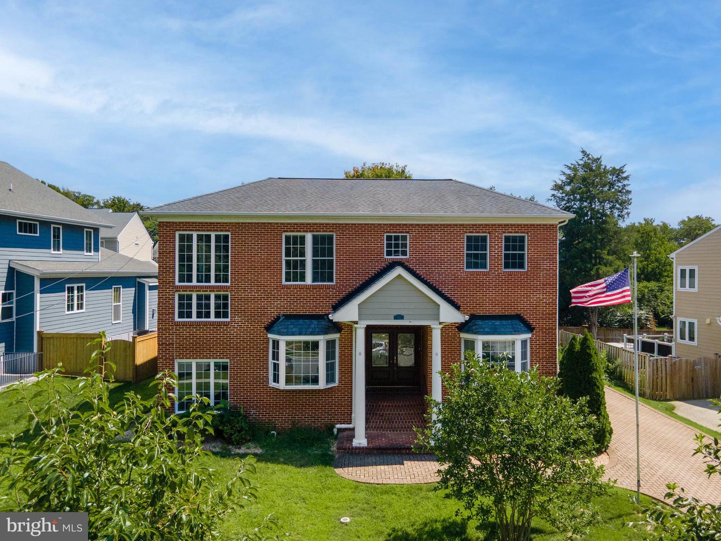 33 Donelson St Property Photo 1
