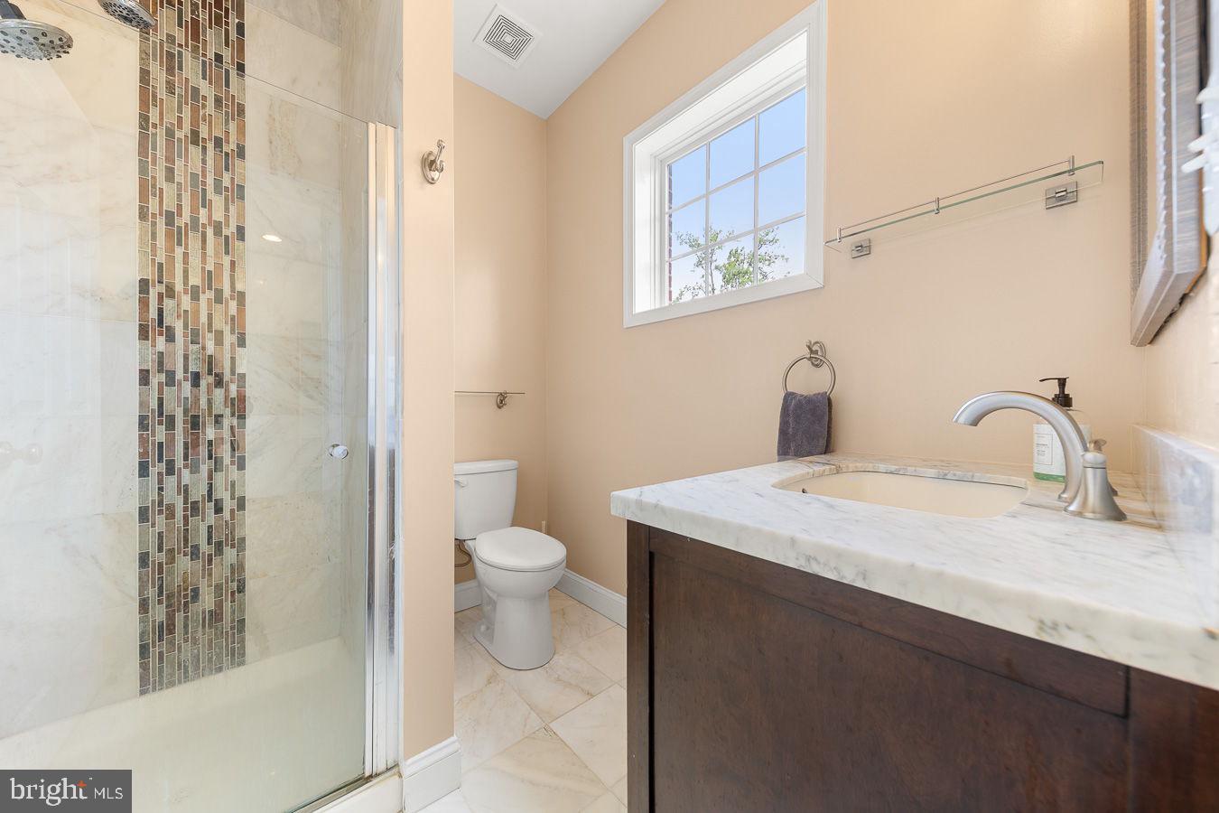 33 Donelson St Property Photo 26