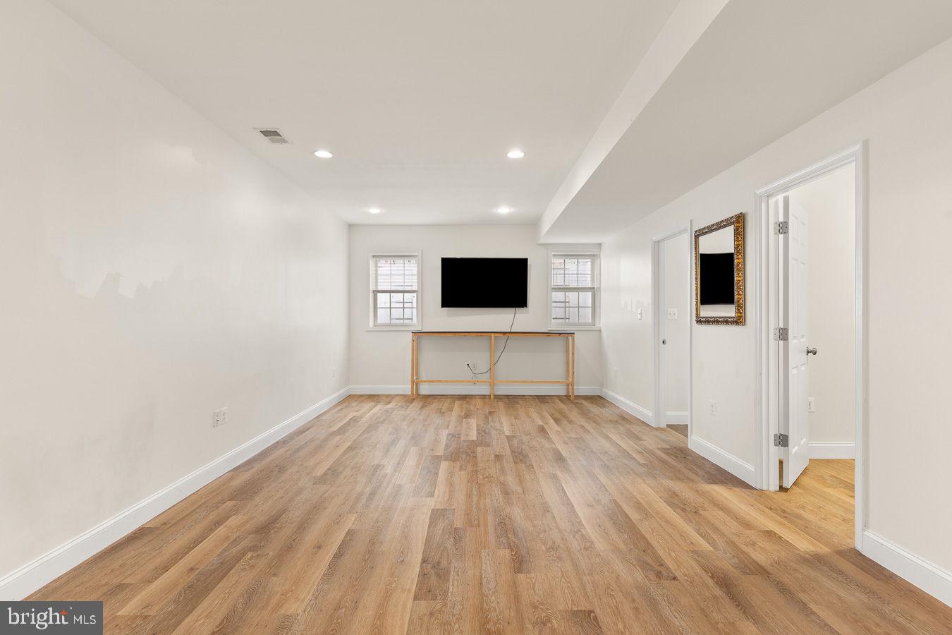 33 Donelson St Property Photo 35