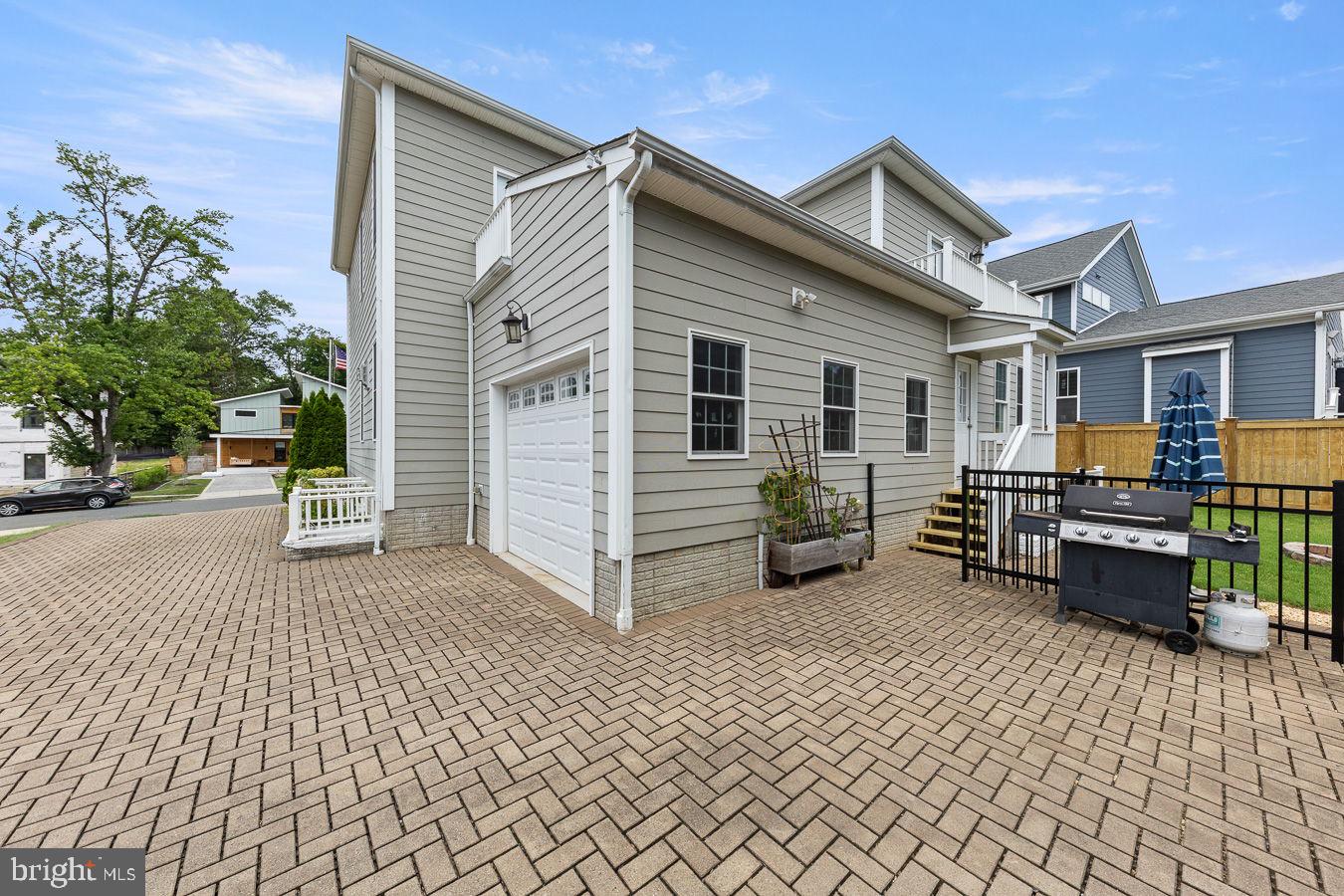 33 Donelson St Property Photo 43