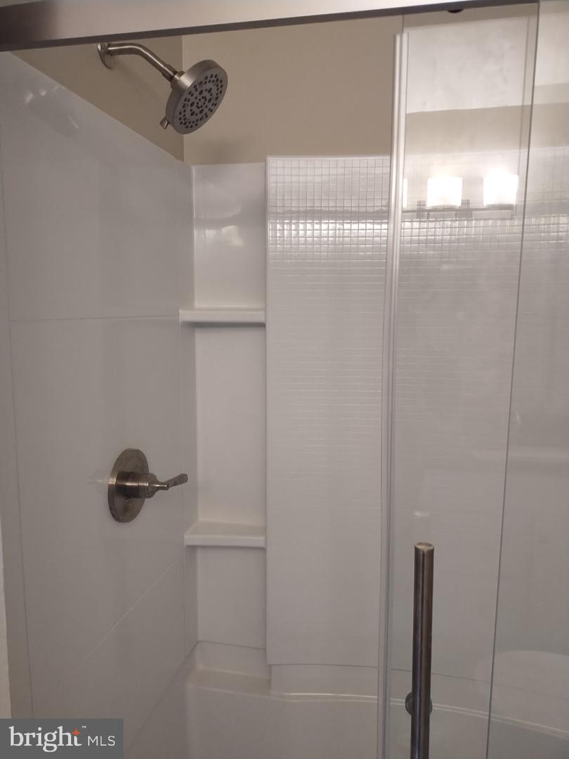 1220 Quaker Hill Dr Property Photo 9