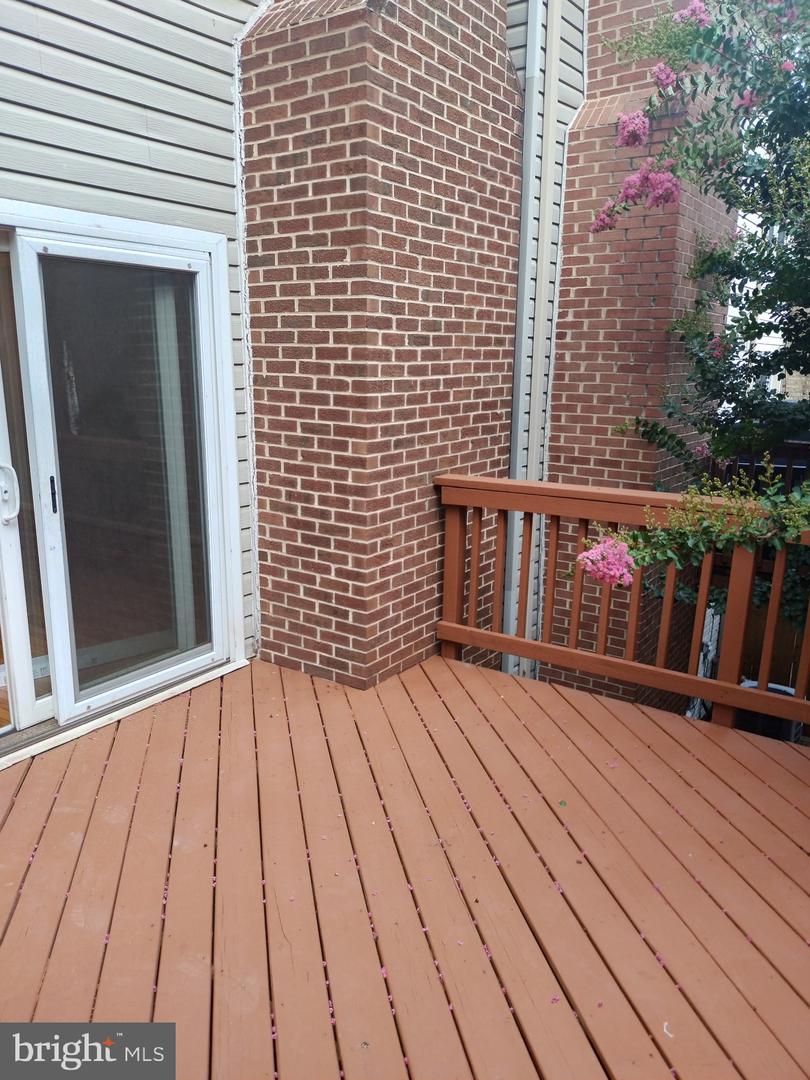 1220 Quaker Hill Dr Property Photo 16