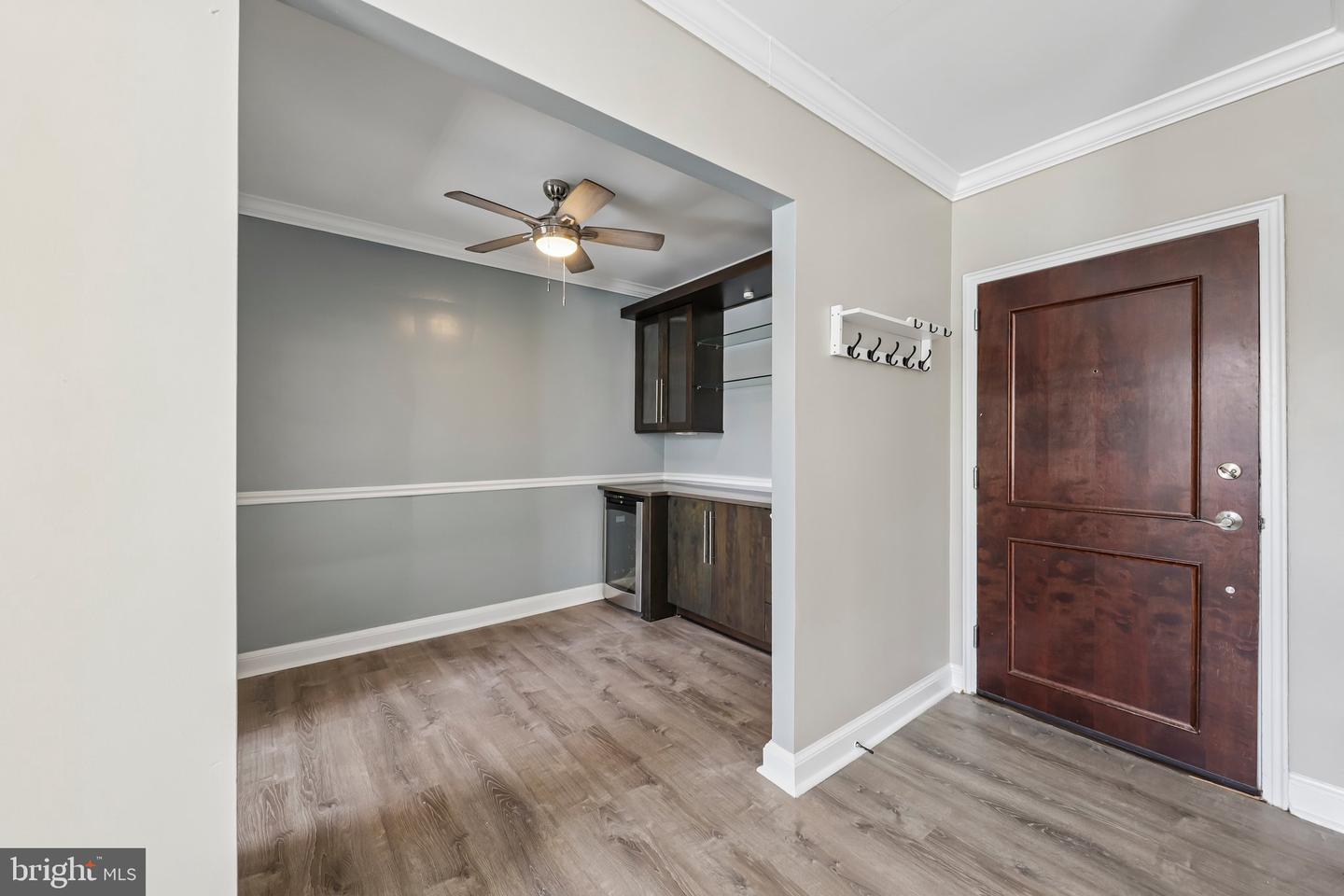 906 S Washington St #207 Property Photo 5