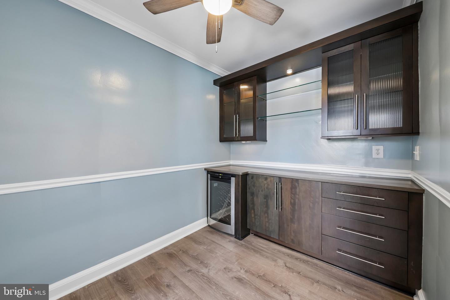 906 S Washington St #207 Property Photo 6