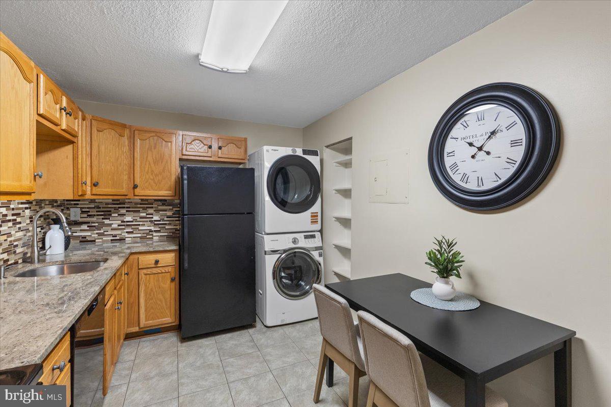 309 Yoakum Pkwy #204 Property Photo 12