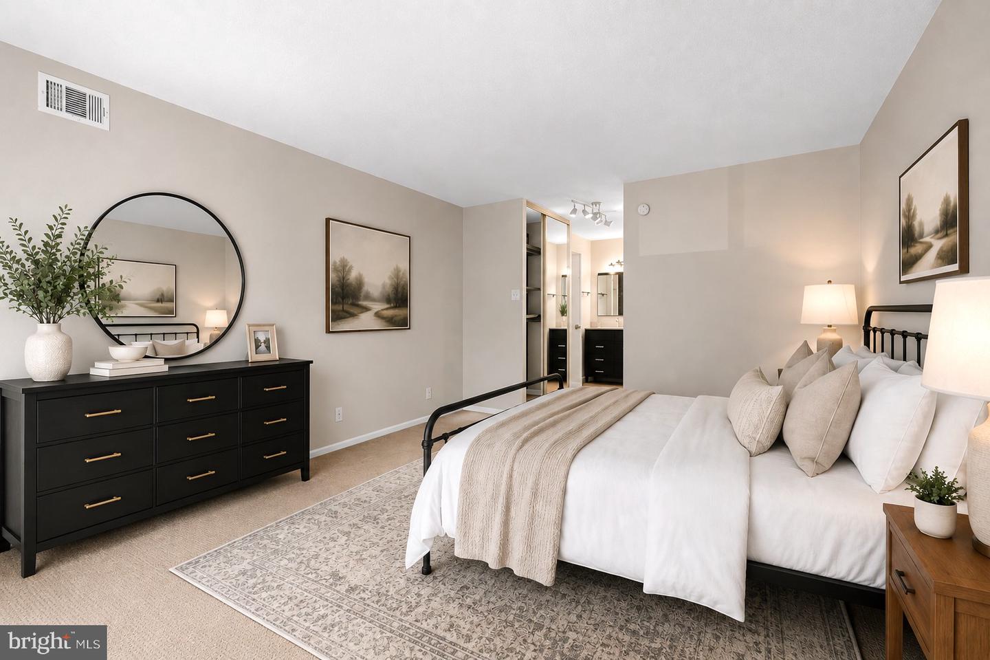 309 Yoakum Pkwy #204 Property Photo 14