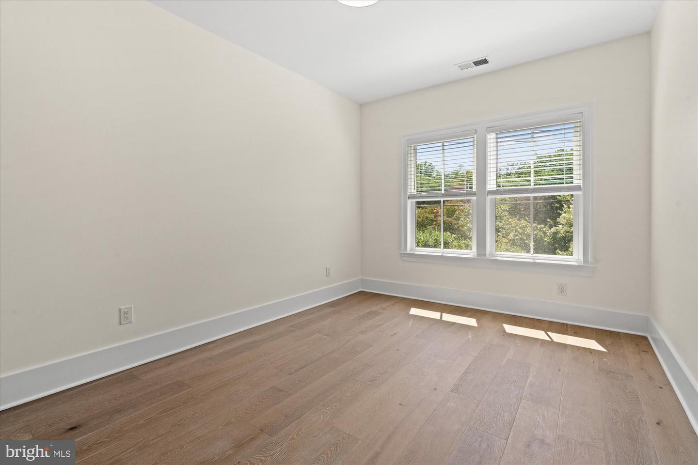 28 W Chapman St Property Photo 31