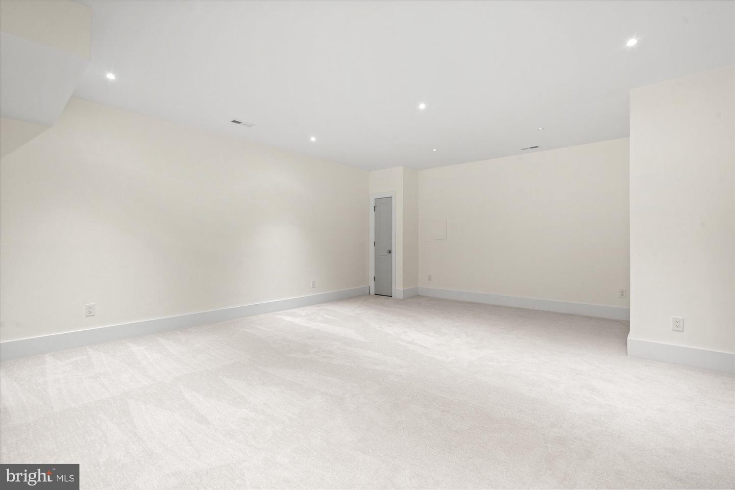 28 W Chapman St Property Photo 40