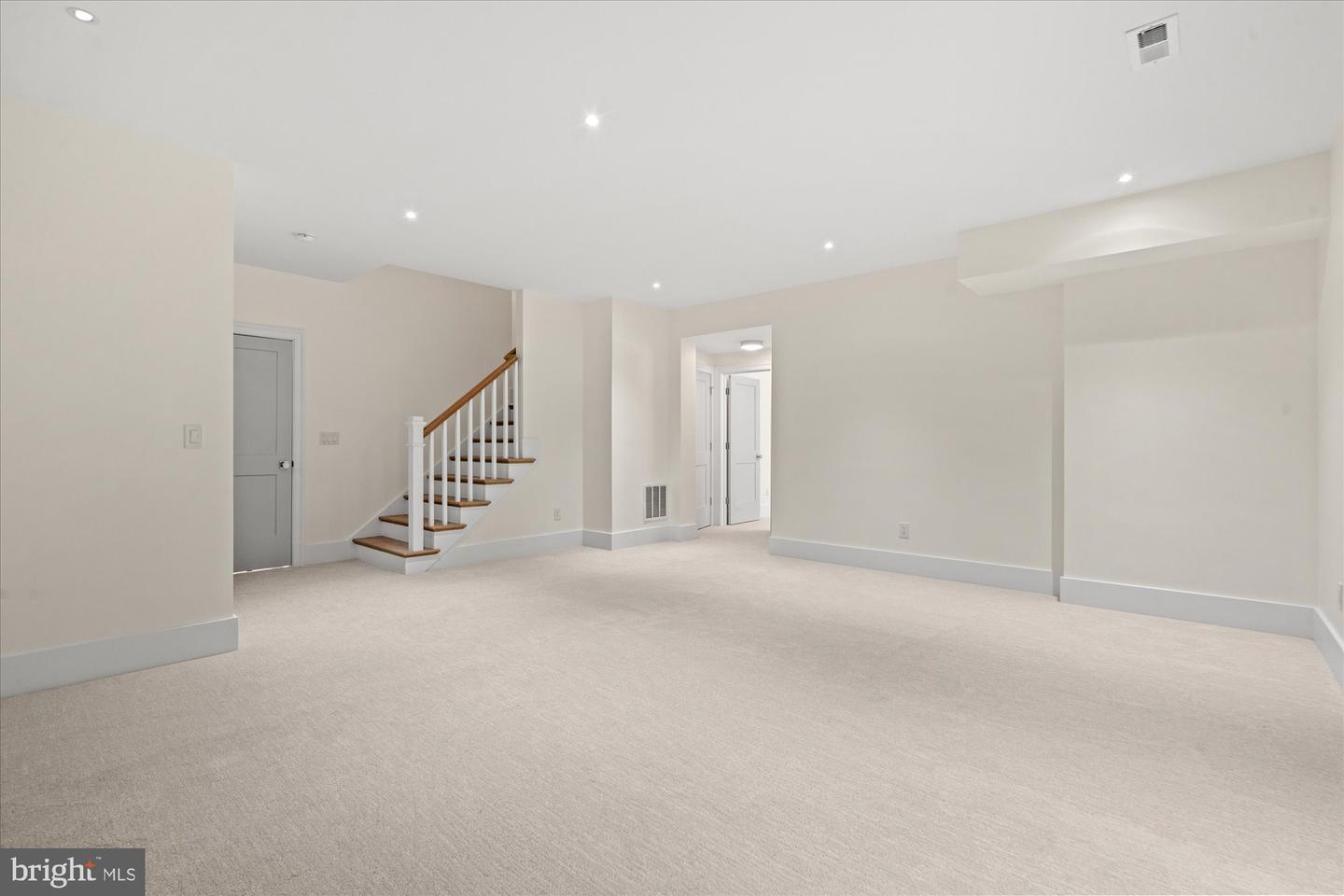 28 W Chapman St Property Photo 44