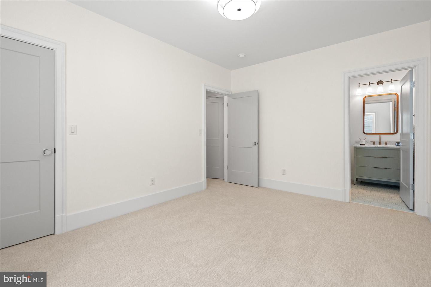 28 W Chapman St Property Photo 45