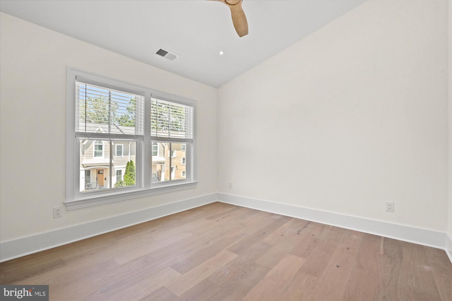 26 W Chapman St Property Photo 32