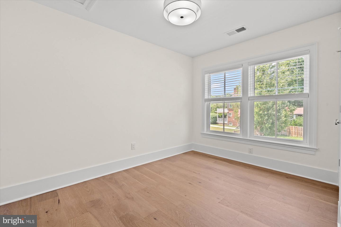 26 W Chapman St Property Photo 36