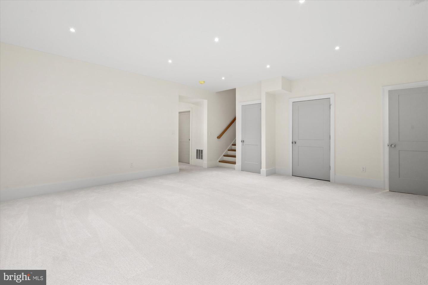 26 W Chapman St Property Photo 38