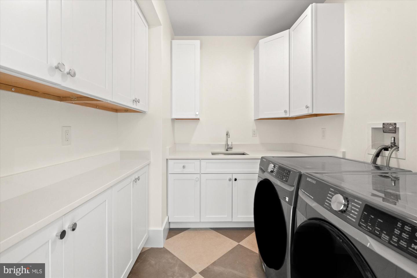 26 W Chapman St Property Photo 41